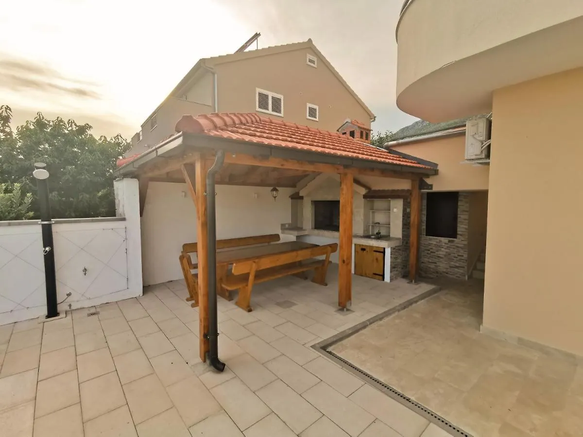 A4 Apartmani Kevic Kastela